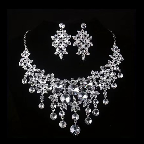 3 pcs set of  luxurious rhinestone necklaces and earrings jewelry. - Picture 1 of 5